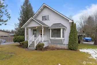 Adorable 1935 Craftsman on Almost Half an Acre. Multi-Family - Income Generating in Downtown Lake Stevens!