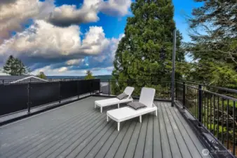 Sunny View Roof Deck