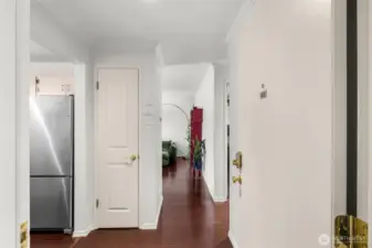 Welcome home to your new 1 bedroom 1 bathroom condo in prime Seattle neighborhood, Westlake