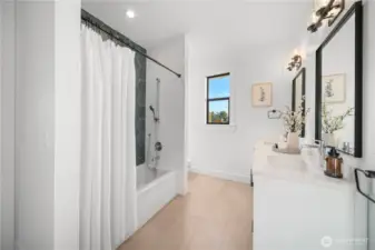 Jack & Jill Full Bathroom Shared by Beds 1 & 2