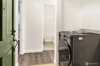 Entry/laundry room