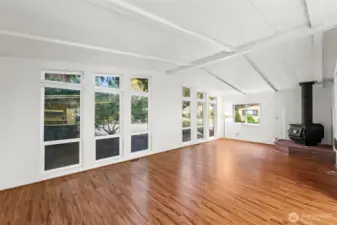 Main livingroom with vaulted ceilings