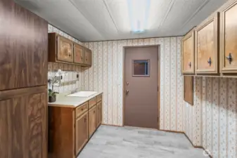Utility Room with sink and washer/dryer hookups.