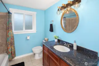 Upstairs full bathroom.