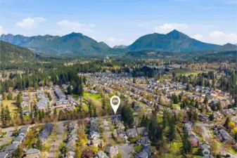 A breathtaking backdrop with views of Mt Si, Rattlesnake Ledge, and the Cascade Mountains.