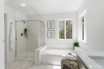 Start your weekends in bliss—this sunlit bathroom makes Saturday morning soaks pure magic.