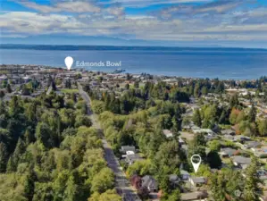 Location, location, location! Located in the highly desirable Edmonds Bowl-this home is near parks, schools, downtown Edmonds and all that it has to offer!