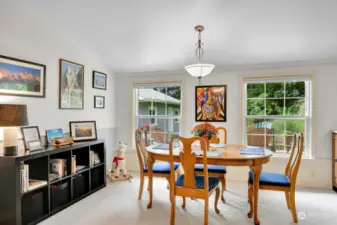 The dining room area faces west, so it has abundant light all year round.