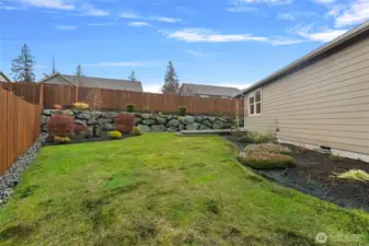 Side yard on the north. Fully fenced back yard!