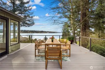 Newer composite deck perfect for soaking in the sun