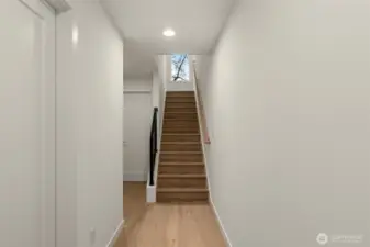A perfectly framed entrance into the heart of your home. Bonus: the natural light pouring in from above? Chef’s kiss.