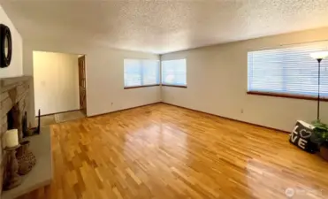 Light & bright expansive living room!