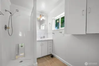upstairs master bedroom  bathroom