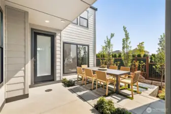 Courtyard- Model pictures. Marketing pictures are for illustration only. Features and colors may vary.