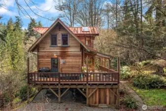Built by an island craftsman for his own home, this house is incredibly sturdy, thoughtful and delightful.