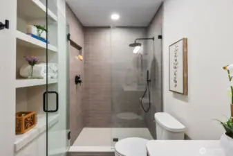 Primary Bath Built In Shelving