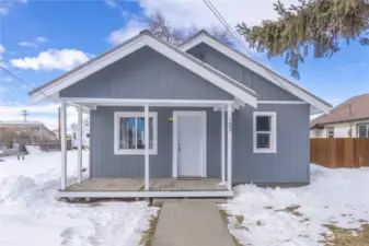 Covered front porch welcomes you!