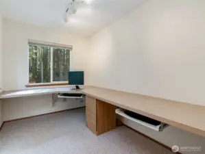 2L Office/Den