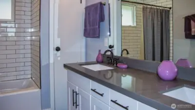 Full bathroom off upstairs hallway