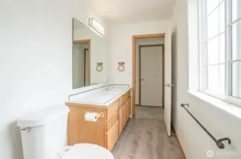 Alternate perspective of guest full bath on main level featuring spacious counters.