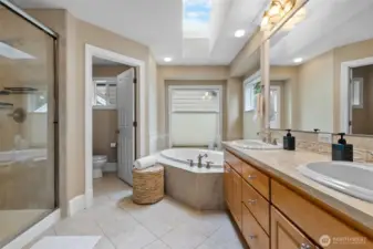 5-Piece Bath in Primary Suite