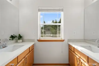 Main Bathroom Upstairs