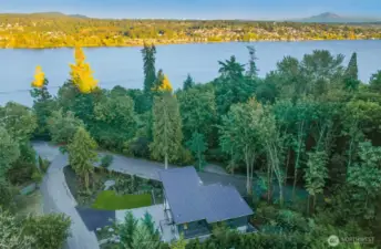Ideally located near the Lake, Beach Club, parks/trails, and all the wonderful things Mercer Island has to offer!