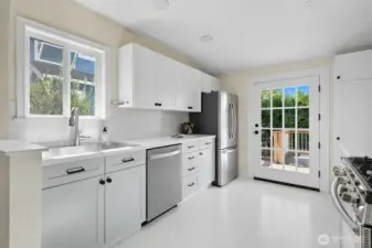 Easy access to the backyard and deck make dining al fresco an easy tradition.