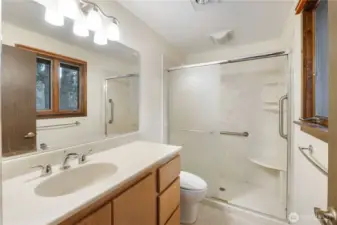 Primary bedroom 3/4 bathroom ensuite