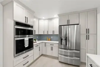 Main Kelchen New appliances and cabinets