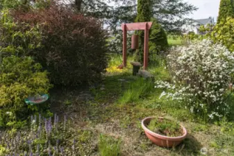 GARDEN ART