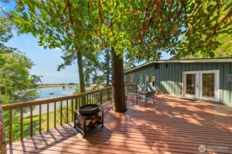 The upper deck is equipped with a firepit, and a number of deck chairs and tables. Great for entertaining.