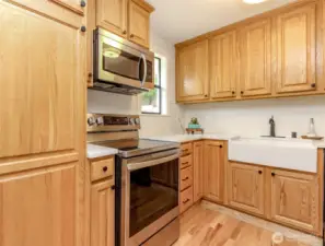 New quartz counters and farmhouse sink.