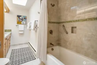 The main floor bath with bathtub.