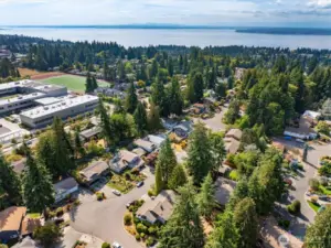 Near the beach, Hillwood park and so much more!