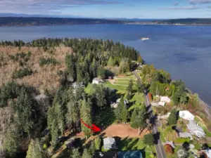 Just down the road to the North is Baby Island Beach Club is just down the road.  One can join for $250/year (according to seller) for beach access in proximity to these two lots!