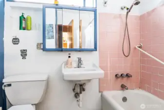 Upper Level Full Bath