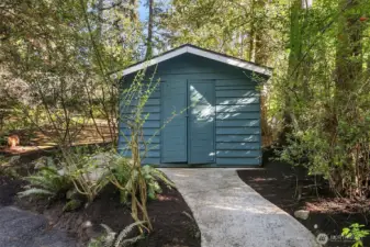 Storage shed with ample storage