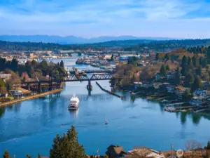 Short walk to the Ballard Locks