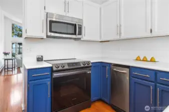 The Oven has never been used and all appliances are in good condition.