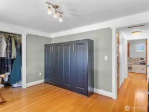 Murphy Bed Stays!