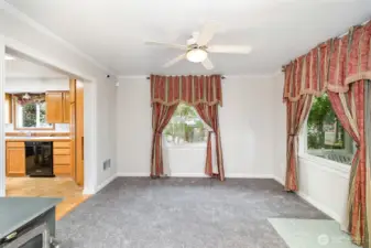 Large windows bring in the outside greenery.