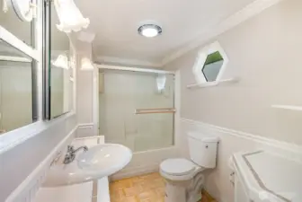 Downstairs full size bathroom with all the necessities.