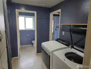 Utility Room 1/2 Bath