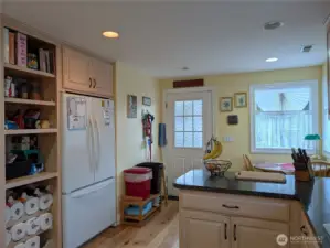 View of other side of kitchen