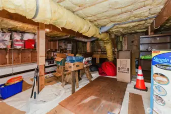 Over 500 square feet of under home storage, totally insulated and plastic. Dry and Clean as a whistle!