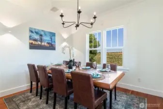 Dining room can seat 10