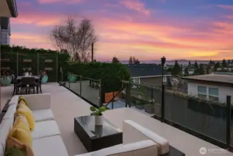 520 sq ft deck off of dining-kitchen.