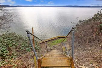 Stairs down to the sandy beach.