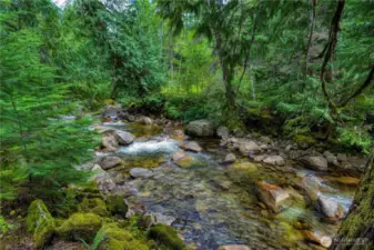 Super short stroll brings you to the sparkling Tye river ~ perfect for taking a dip or unwinding by the water.